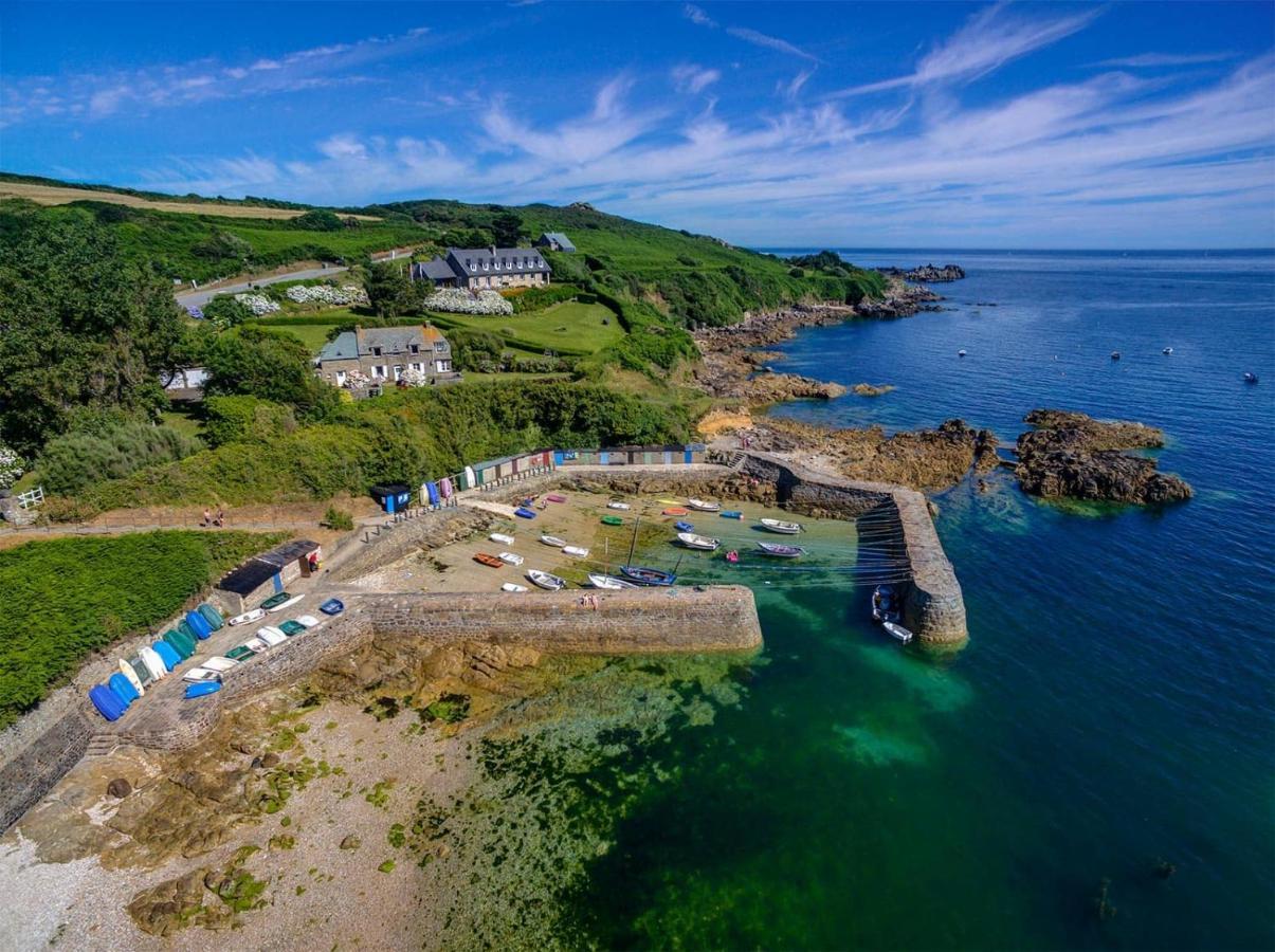 Maison Normande proche de la mer et des lieux touristiques Quettehou Extérieur photo