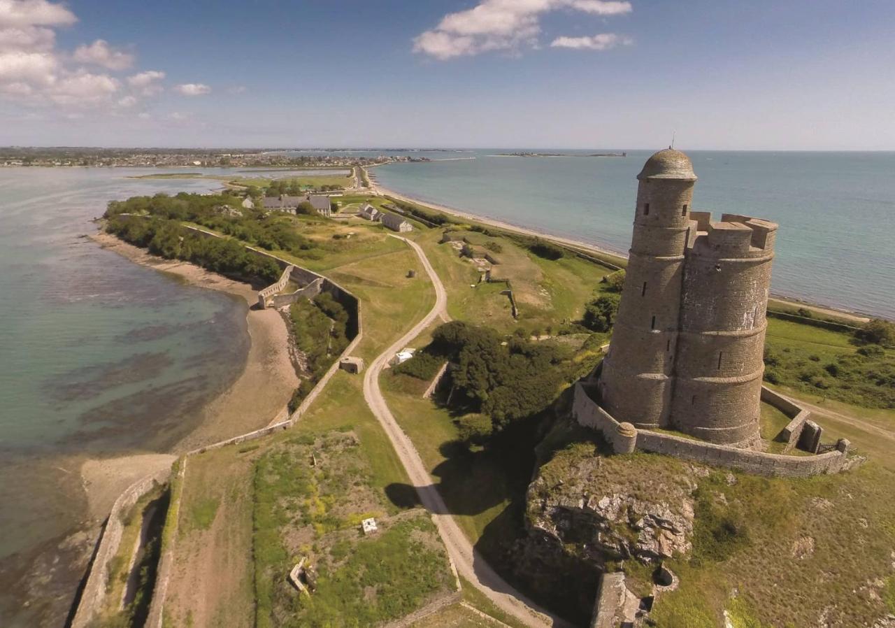 Maison Normande proche de la mer et des lieux touristiques Quettehou Extérieur photo